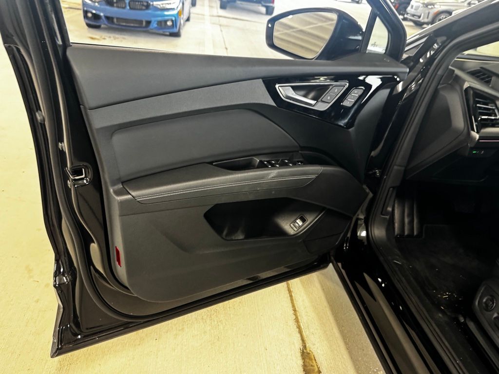 2023 AUDI Q4