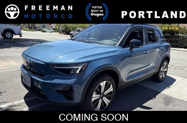 2023 VOLVO XC40