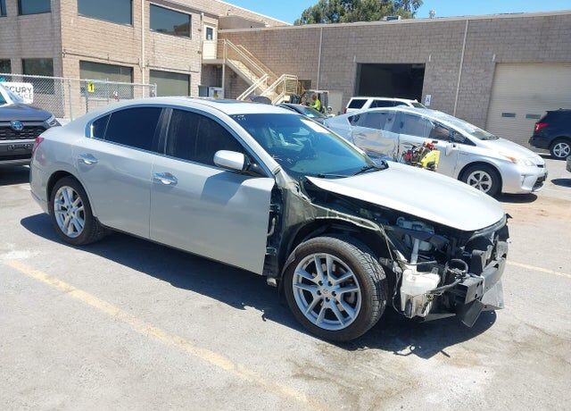 2010 NISSAN Maxima