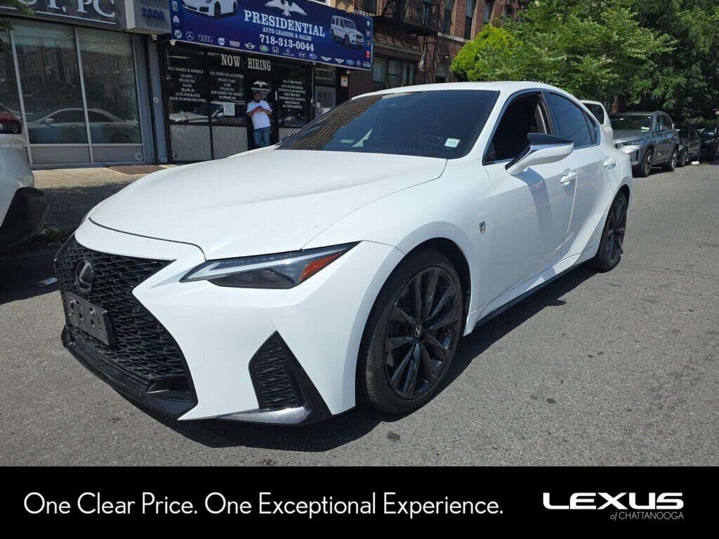 2022 LEXUS IS