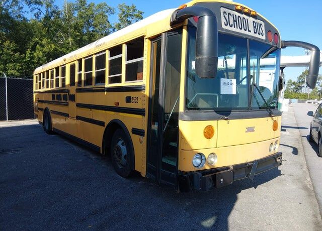 2009 THOMAS BUILT HDX