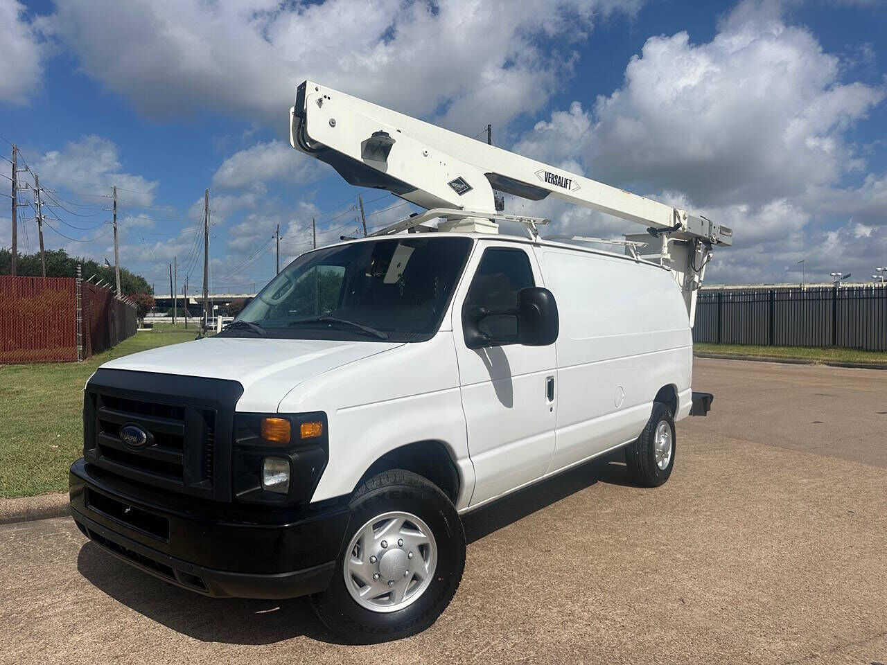 2013 FORD E-350