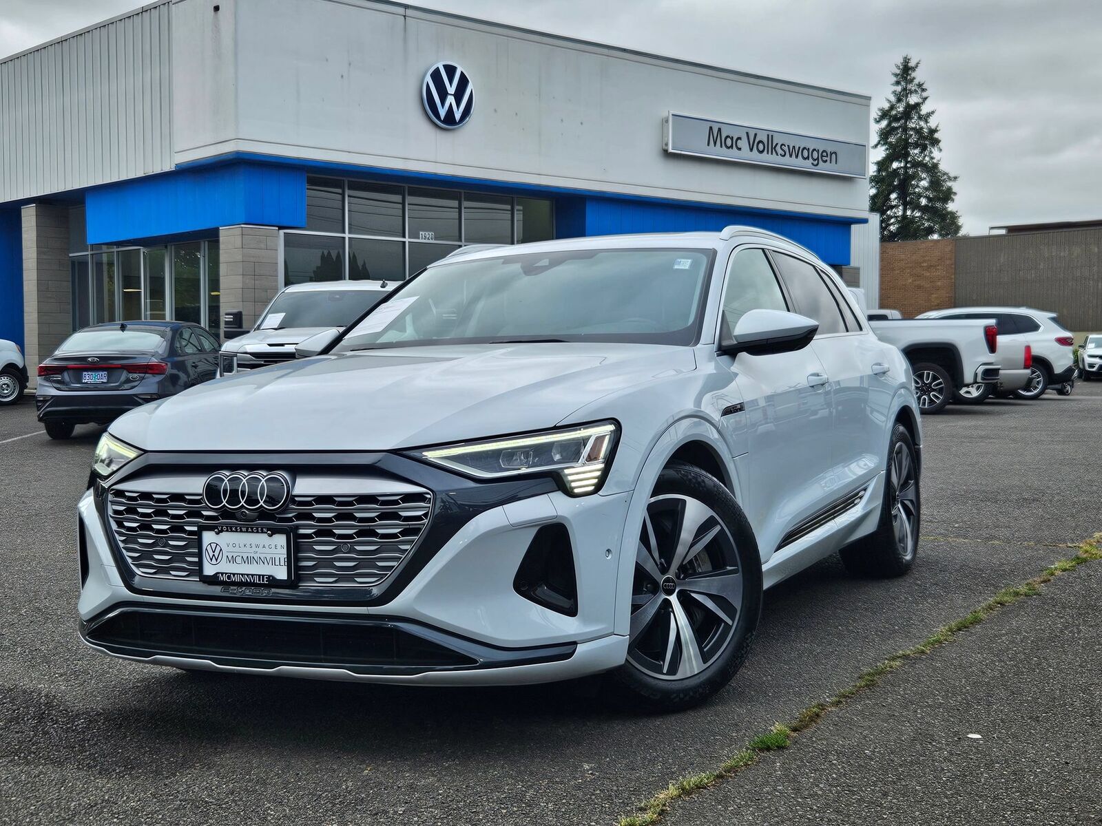 2024 AUDI Q8