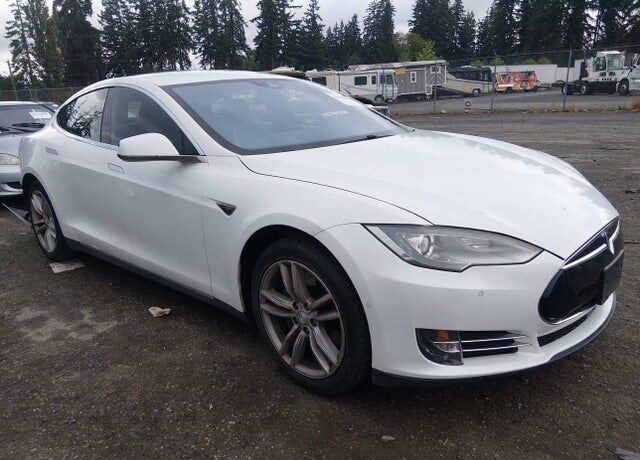 2015 TESLA Model S