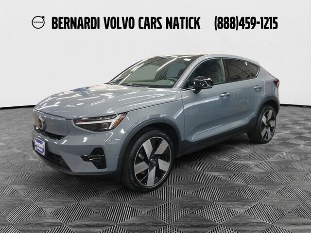 2023 VOLVO C40