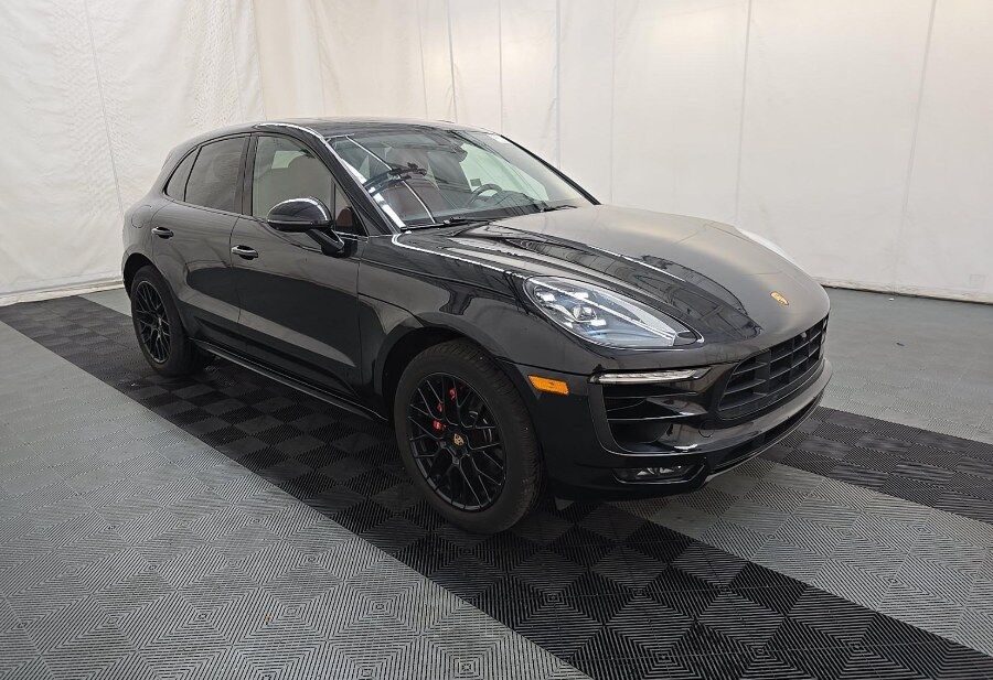2018 PORSCHE Macan
