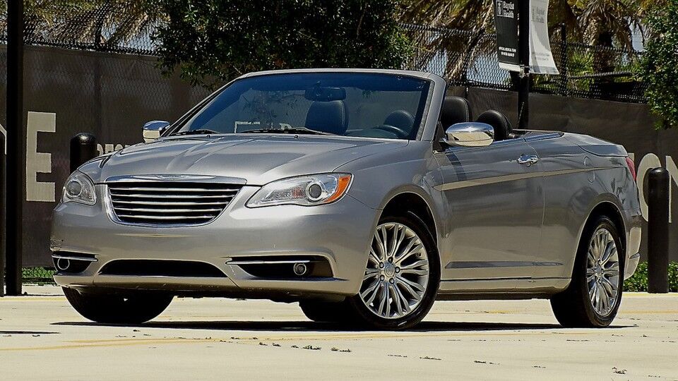 2013 CHRYSLER 200