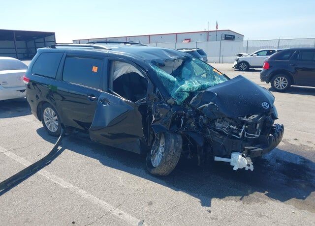 2012 TOYOTA Sienna
