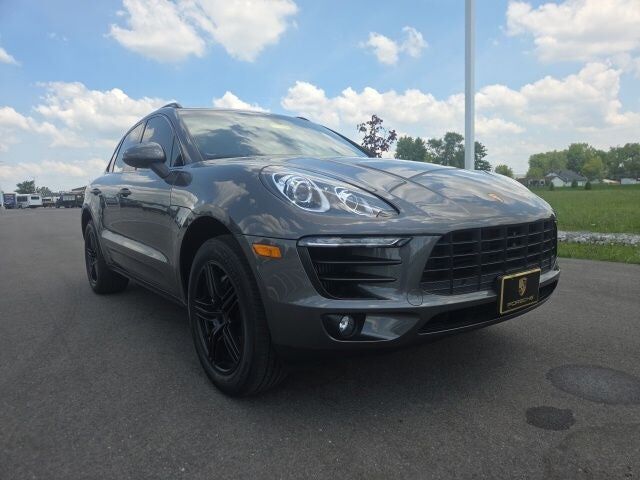 2016 PORSCHE Macan