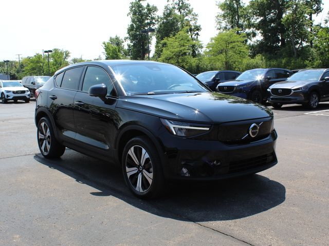 2023 VOLVO C40
