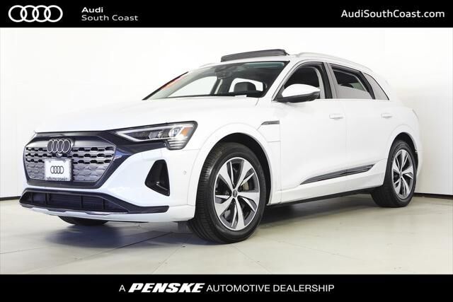 2024 AUDI Q8