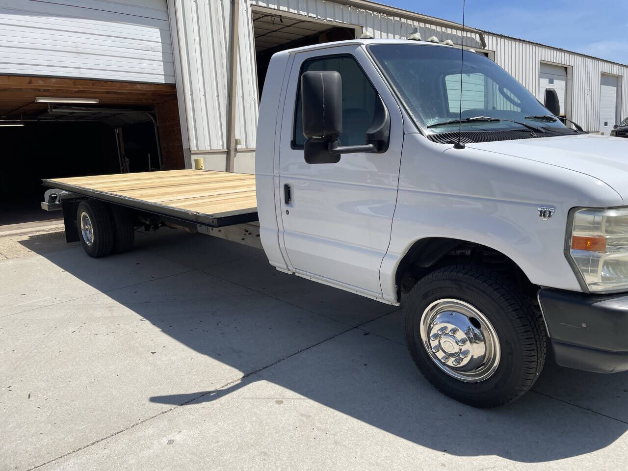 2011 FORD E-450