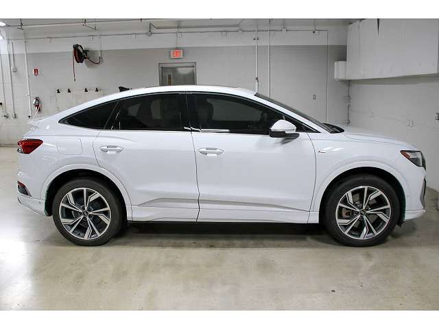 2024 AUDI Q4