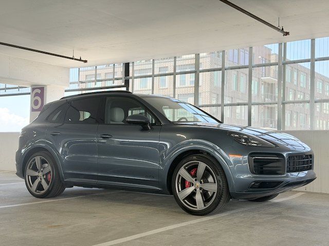 2022 PORSCHE Cayenne