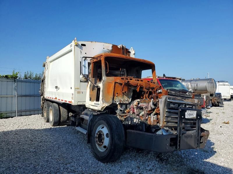 2018 MACK GU