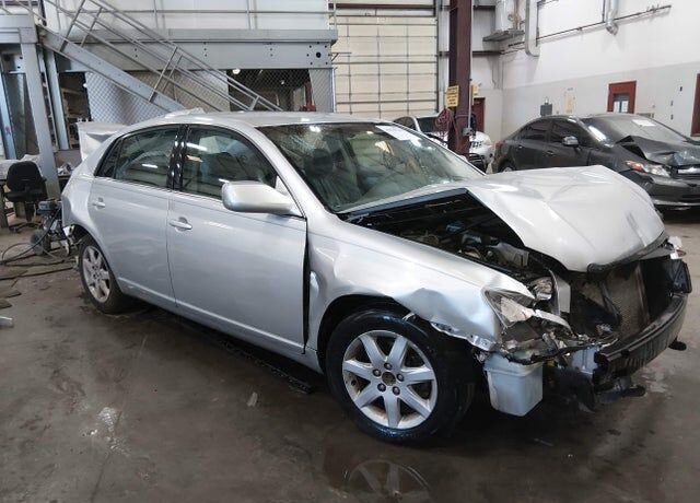 2005 TOYOTA Avalon