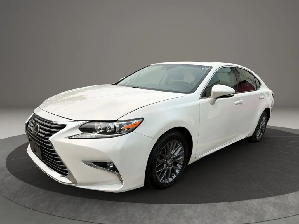 2018 LEXUS ES