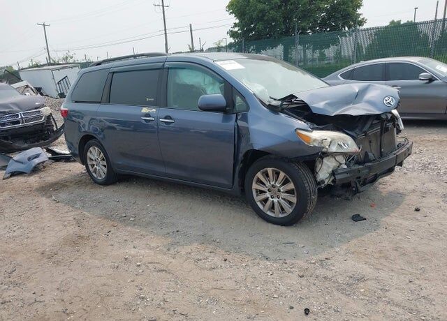 2015 TOYOTA Sienna