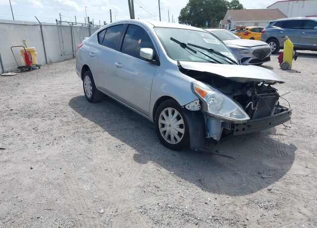 2017 NISSAN Versa
