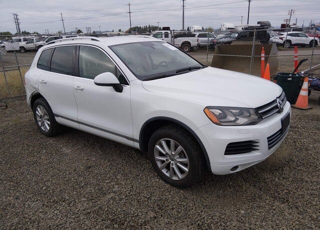2014 VOLKSWAGEN Touareg