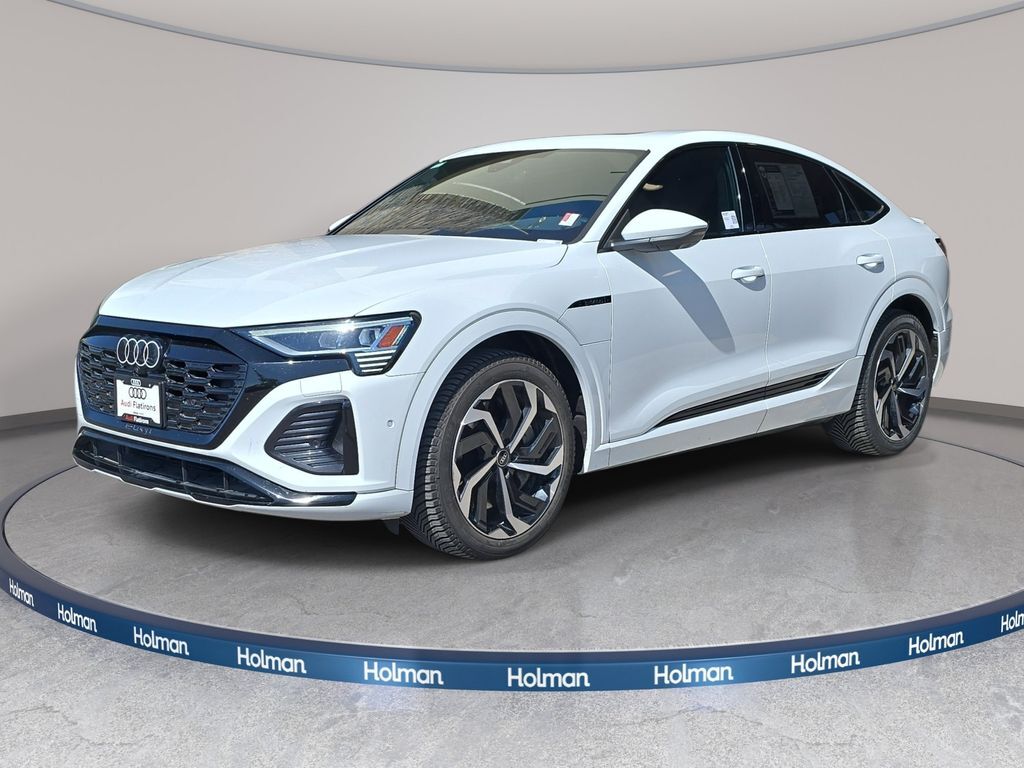 2024 AUDI Q8
