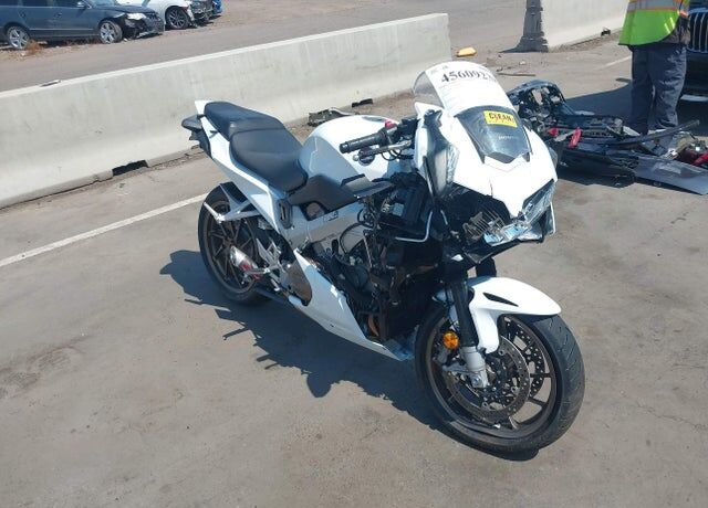 2014 HONDA VFR800F