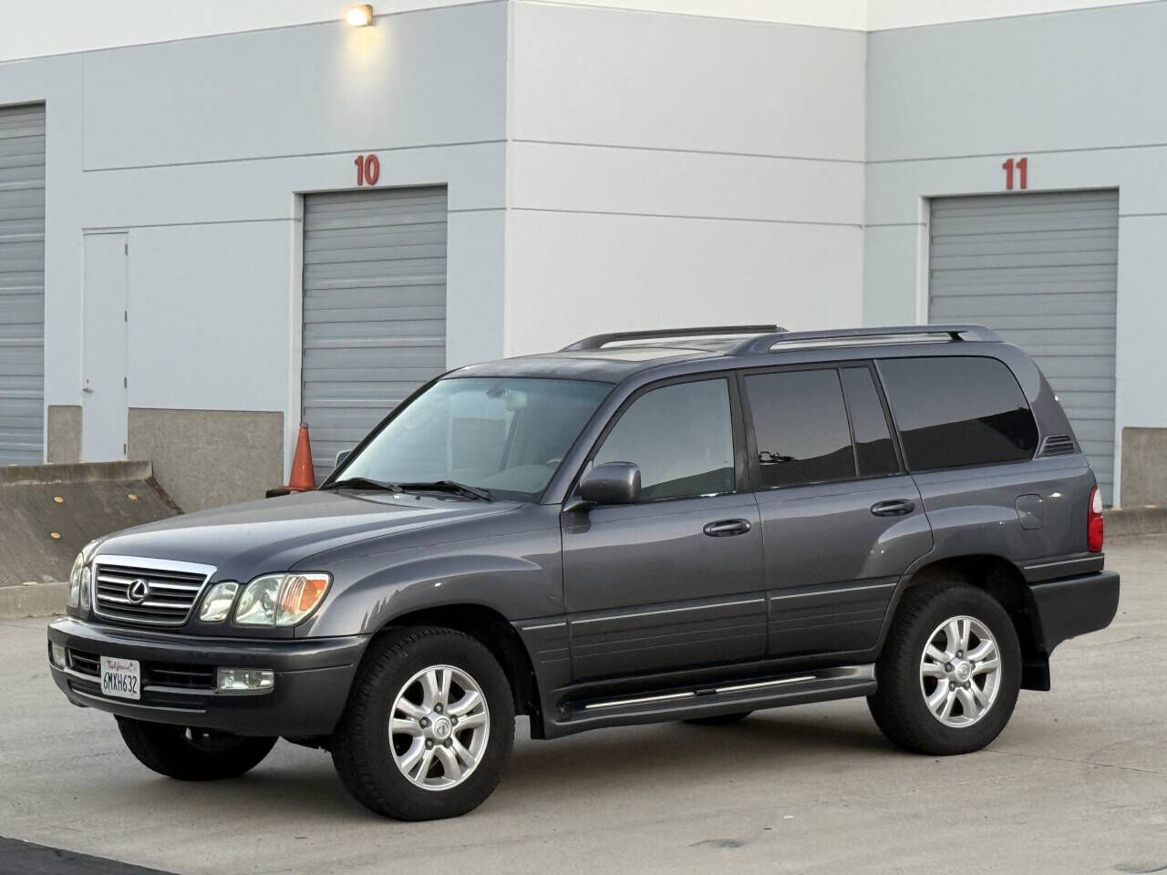 2004 LEXUS LX