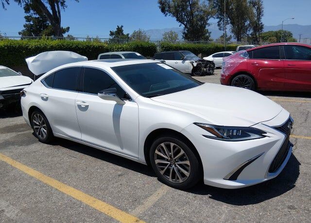 2024 LEXUS ES