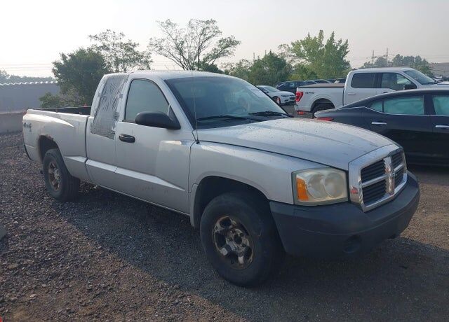 2005 DODGE Dakota
