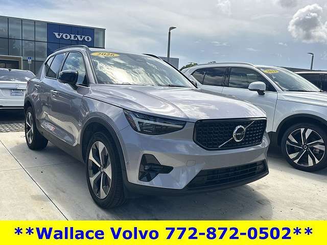 2026 VOLVO XC40
