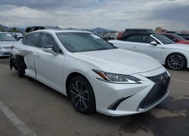 2025 LEXUS ES