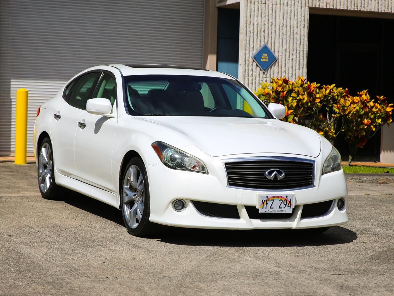 2011 INFINITI M56