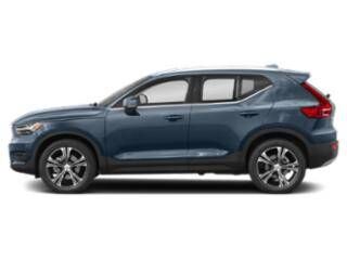 2022 VOLVO XC40