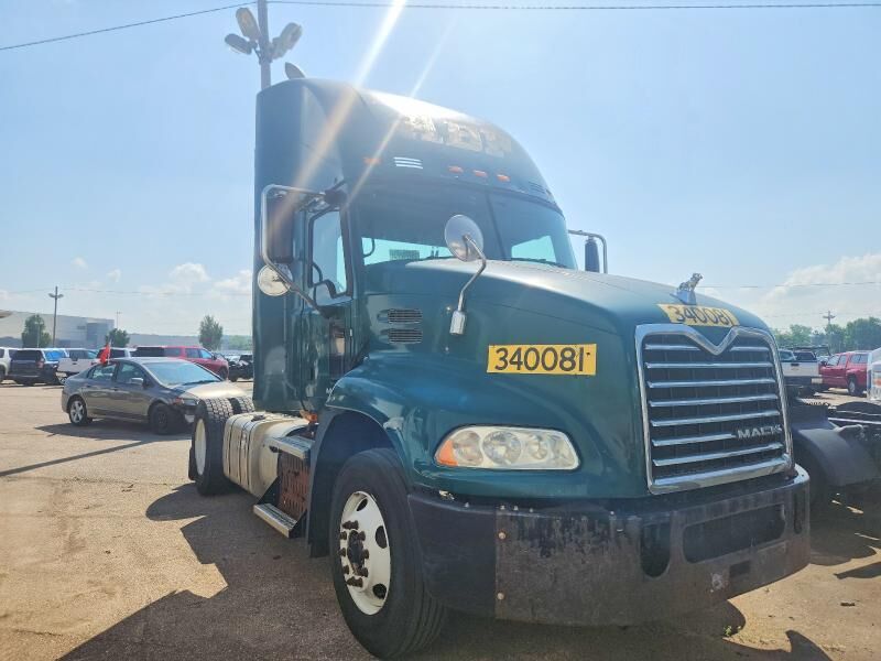 2015 MACK CXU