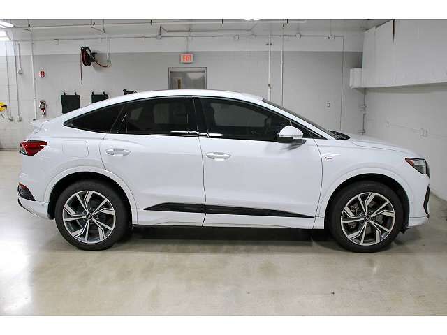 2024 AUDI Q4