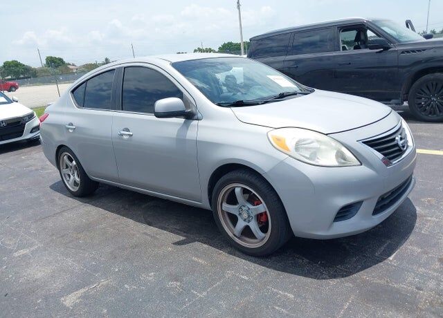 2013 NISSAN Versa