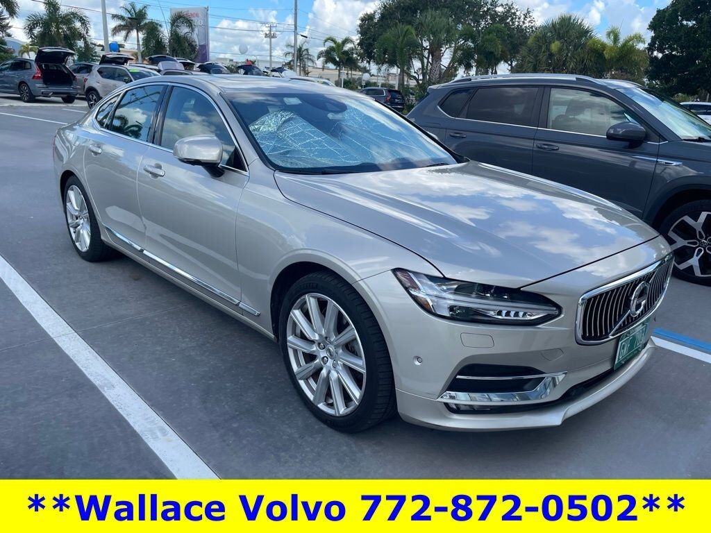 2017 VOLVO S90