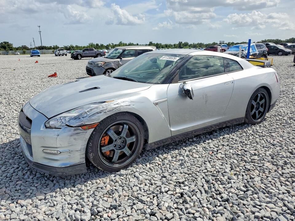 2016 NISSAN GT-R