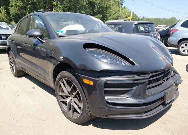 2024 PORSCHE Macan
