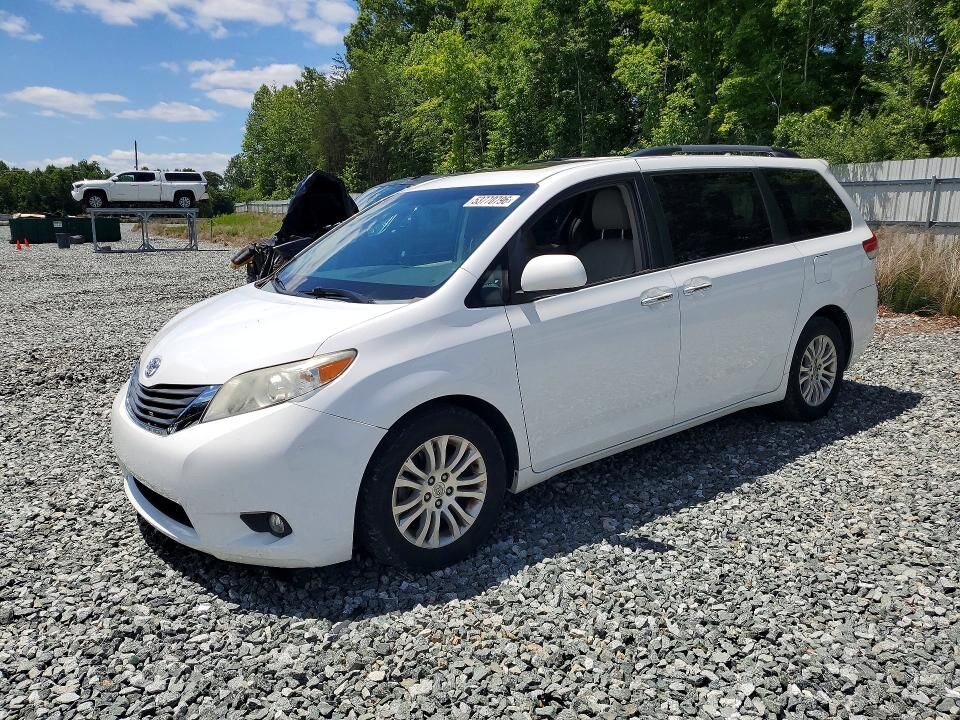 2014 TOYOTA Sienna