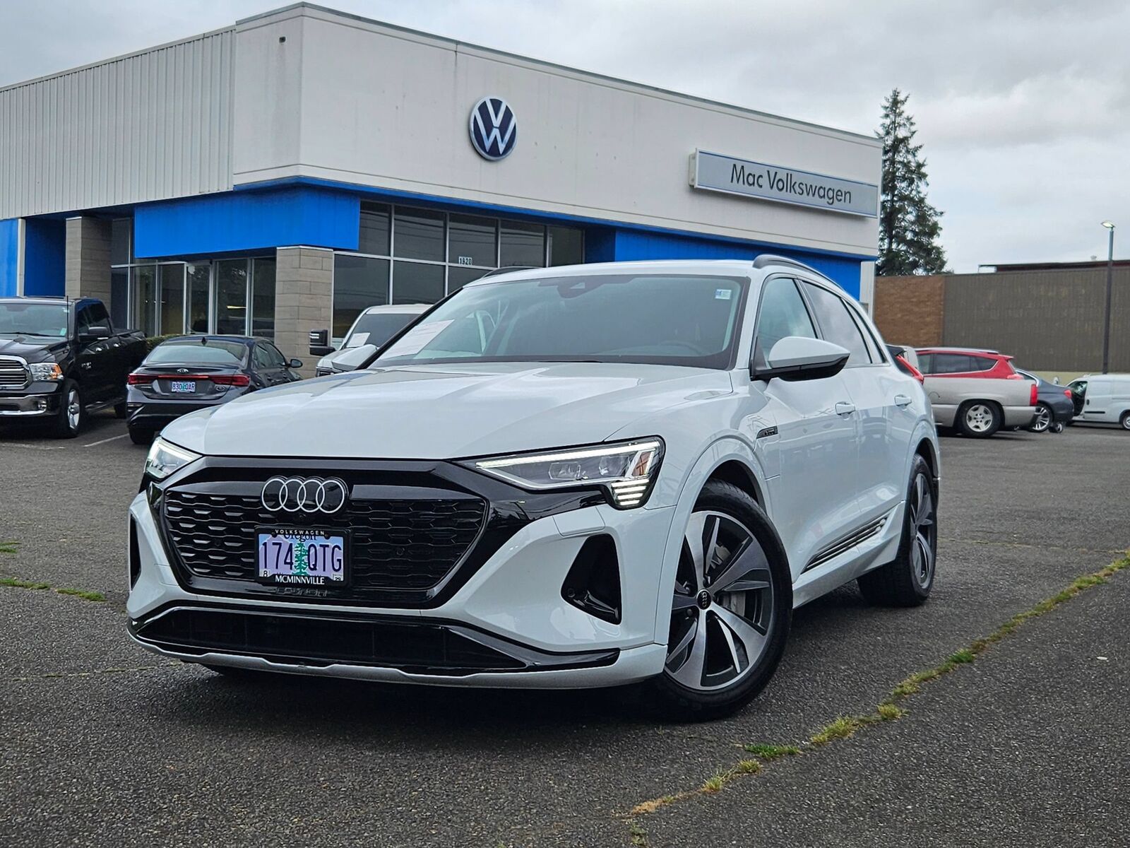 2024 AUDI Q8