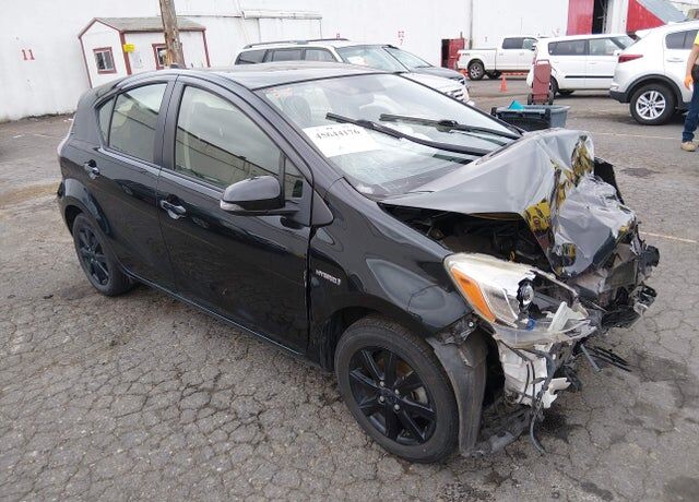 2016 TOYOTA Prius