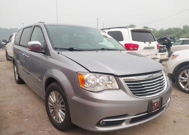 2015 CHRYSLER Town and Country