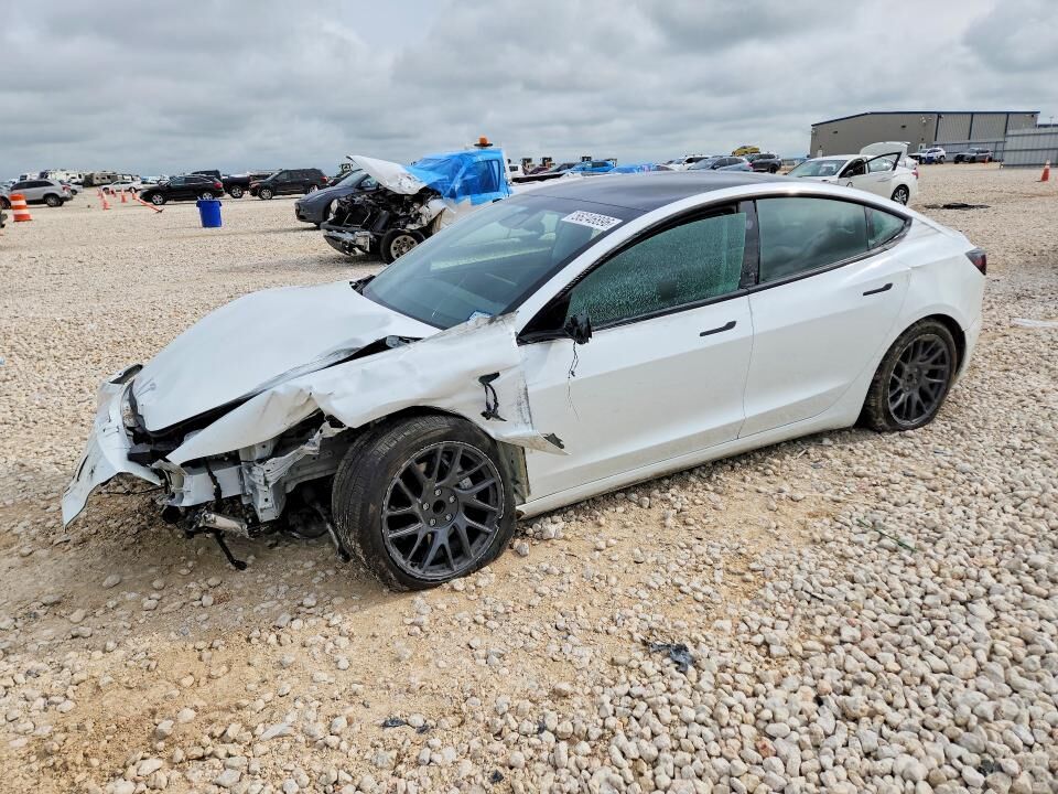 2025 TESLA Model 3