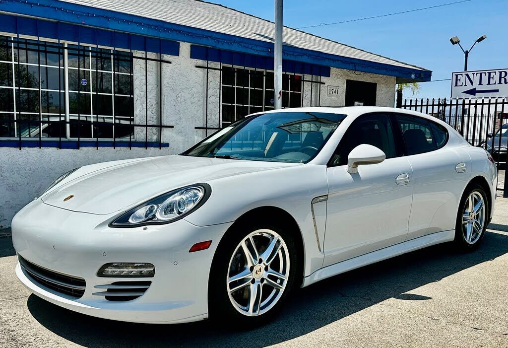 2013 PORSCHE Panamera