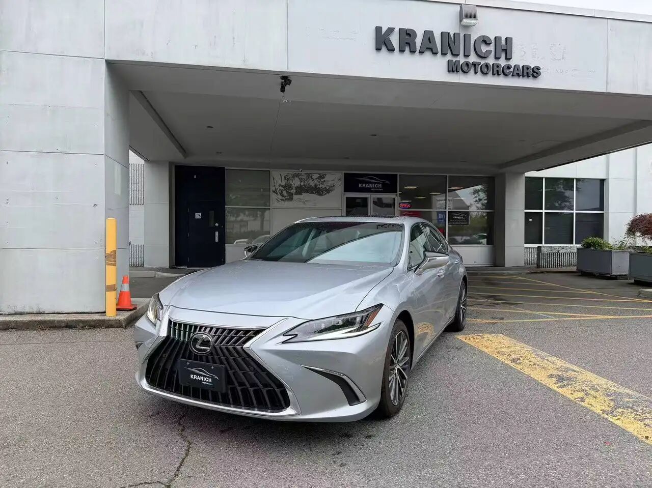 2024 LEXUS ES