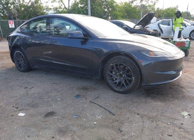 2025 TESLA Model 3