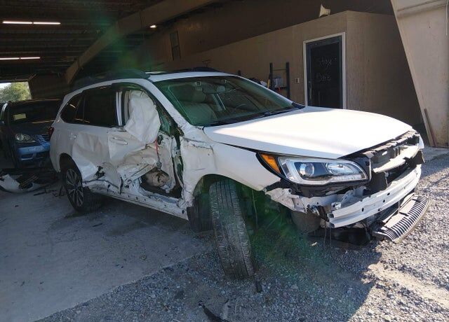 2015 SUBARU Outback