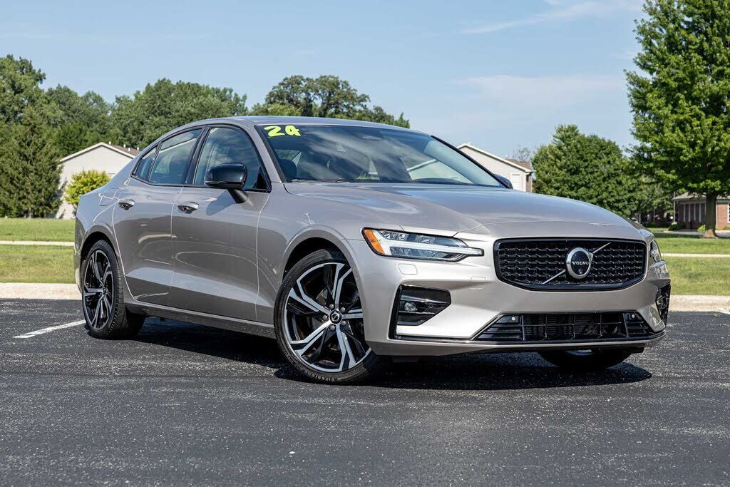 2024 VOLVO S60