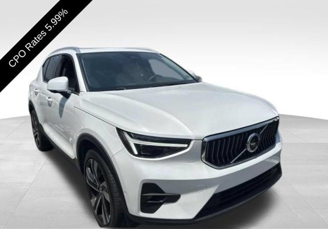2024 VOLVO XC40